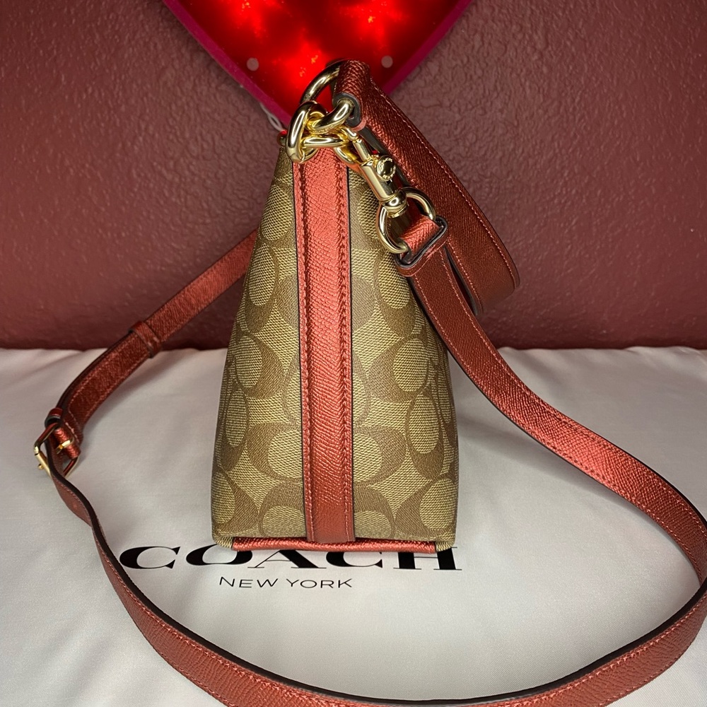 Coach Lewis Purse - Picture 4 of 7